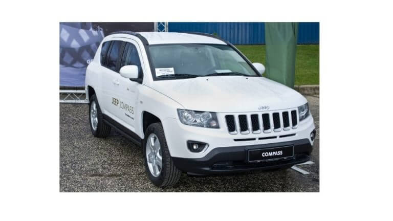 jeep-compass-warning-lights-lightning-bolt-explained