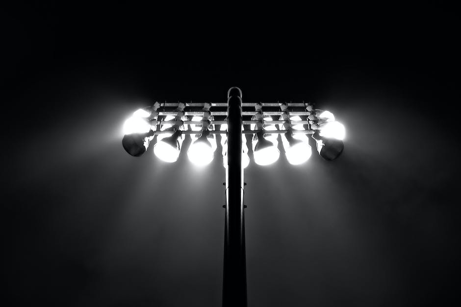 Image comparing spotlights and floodlights, depicting their differences and applications for someone visually impaired